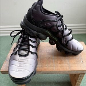 Nike Air VaporMax Plus

Size 11